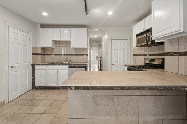 Photo - 571 Somerville Ave Unidad 571A