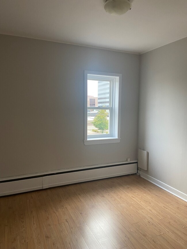 Photo - SPACIOUS RENOVATED TWO BEDROOM APARTMENT- DOWNTOWN DARTMOUTH Unit 6