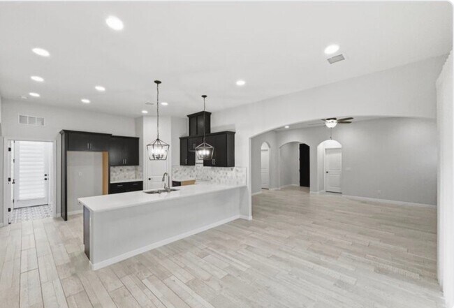 Photo - 2413 Tony Harper St