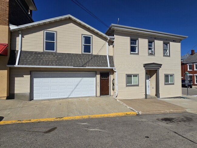 Photo - 120 3rd St NE