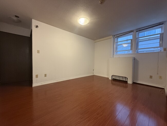 Photo - 1086 W 10th Ave Unité 14