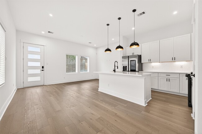 Photo - 328 Neyland St