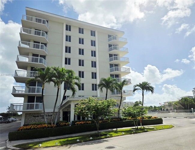 Building Photo - 125 S Ocean Ave Unit 400