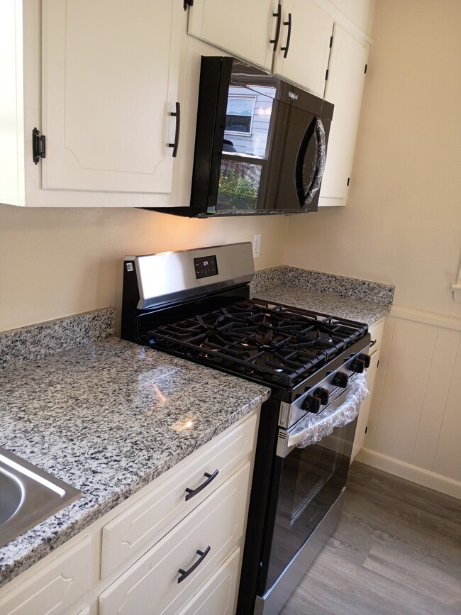 12B W Glenwood Dr