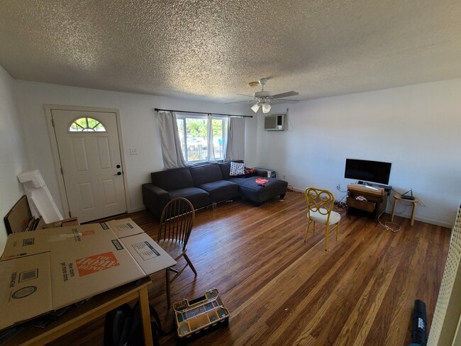 Photo - 4401 77th St