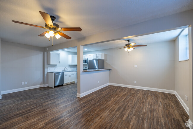 1BD, 1BA - 873SF - Landing at Tates Creek (Laundry Included!) Apartments