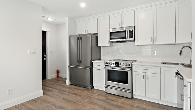 Building Photo - 33 Devoe St Unit Apt. A