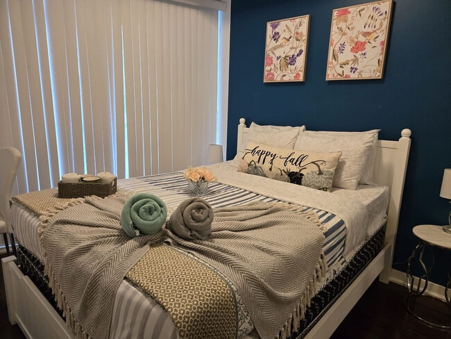 Photo - 17 Charlotte St Unit FL4-ID1347725P