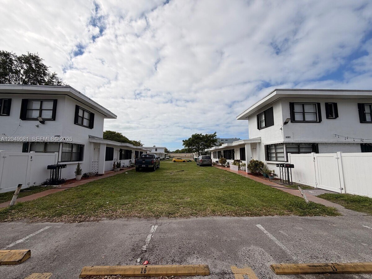 Photo - 1690 NE 151st St Unidad 12