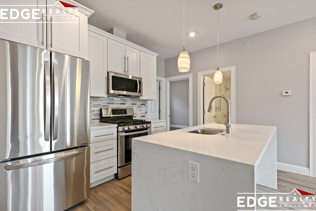 Building Photo - 144 Sutherland Rd Unit 2 Rental