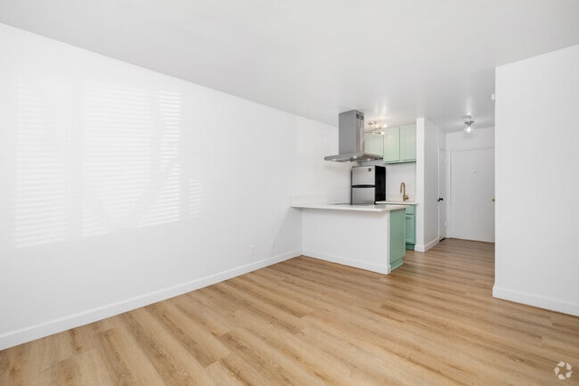 Studio, 1BA - 400SF - Living Room