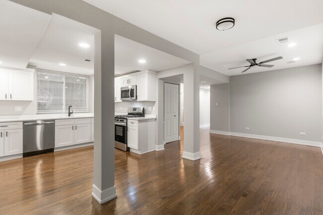 Building Photo - 2618 N Mozart St Unit GDN Rental