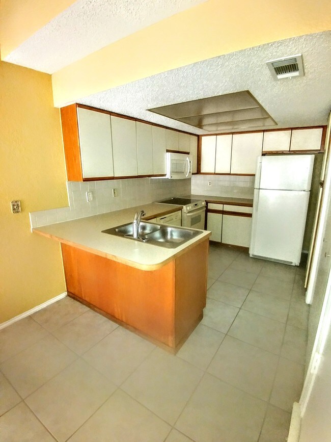 Photo - 18040 Midway Rd