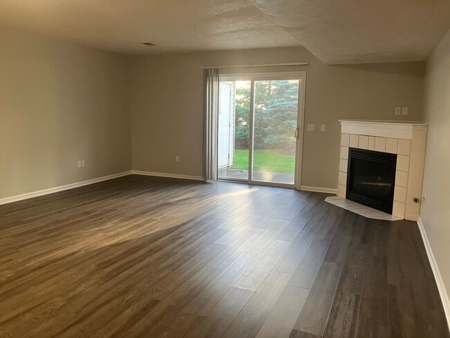 Photo - 1789 Park Trl NE