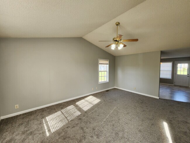 Photo - 304 Pioneer Dr