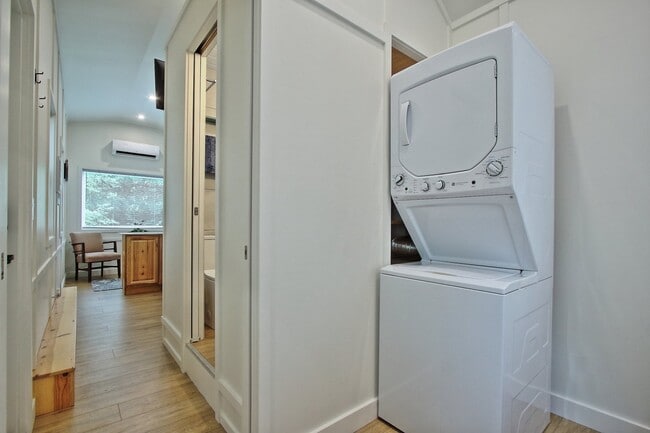Photo - 867 Schwanger Rd