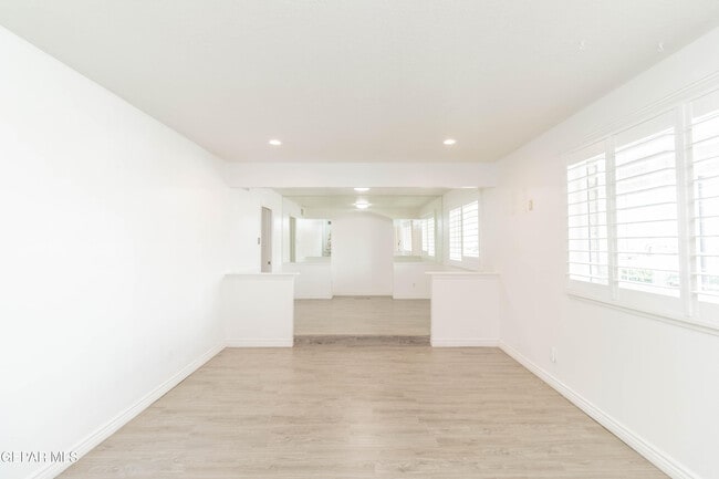 Photo - 8608 Catalpa Ln