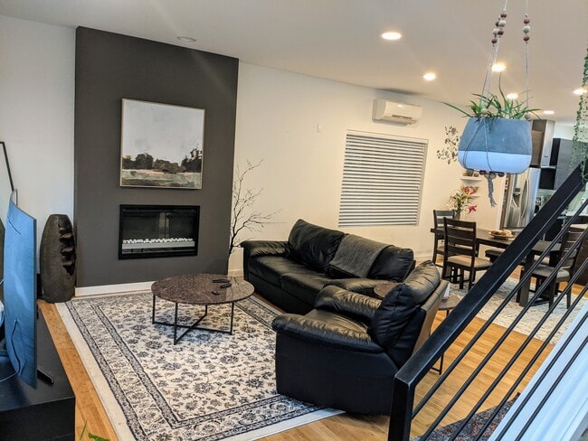 living room - 321 21st Ave