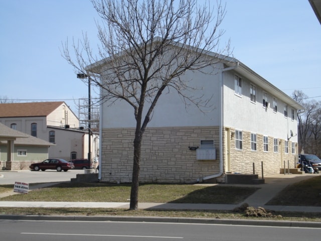 Building Photo - 1521 West Ave S Unit 2