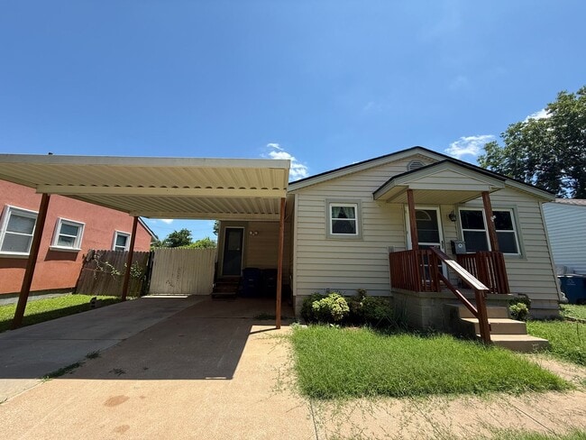 Building Photo - Adorable 3/1 Bungalow with $150 flat fee utilities