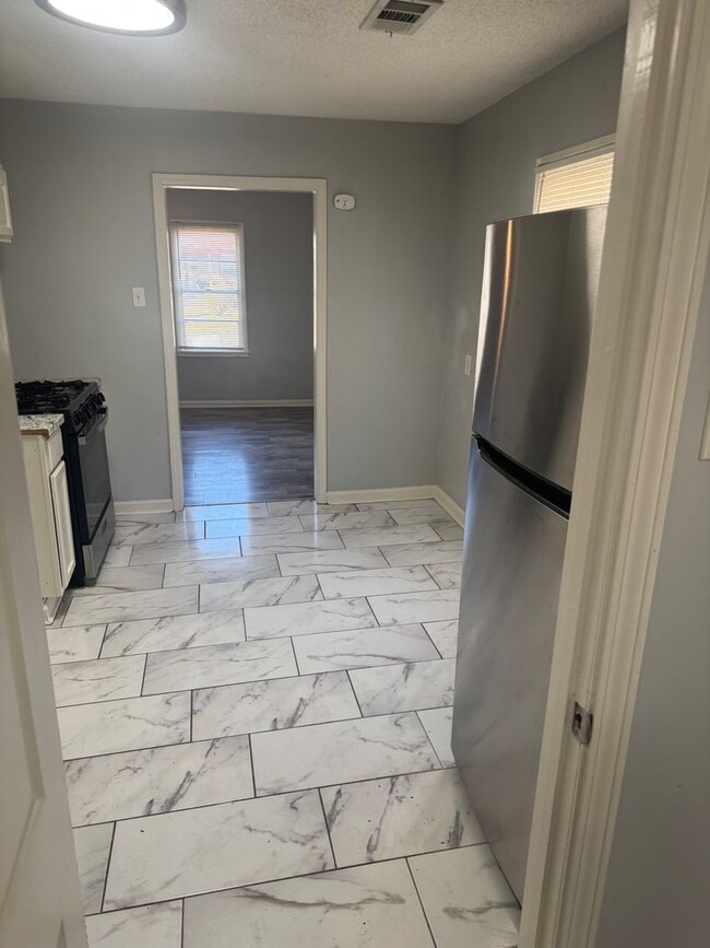 Photo - 2067 Hubert Ave