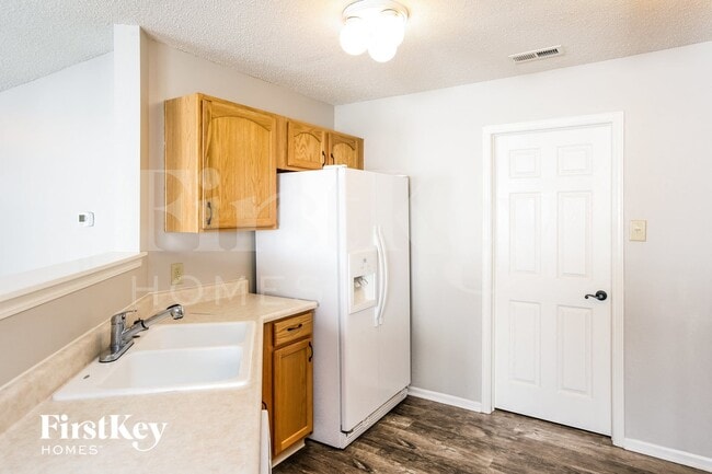 12211 Lindley Dr
