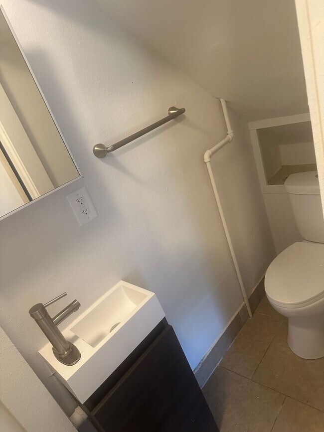 1111 9th Ave N Unit 2