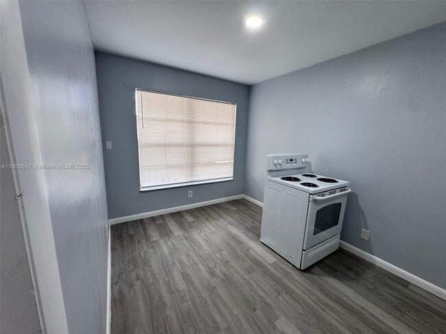 Photo - 6840 Pembroke Rd Unit 118