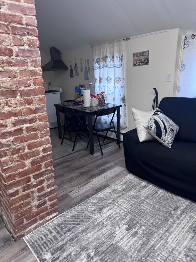 Building Photo - 4404 Liberty Ave Unit 2