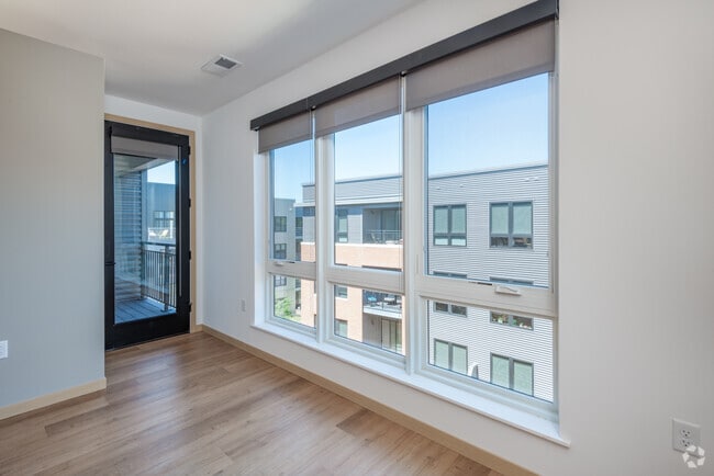 1 BR, 1 BA - 729 SF - Aventine