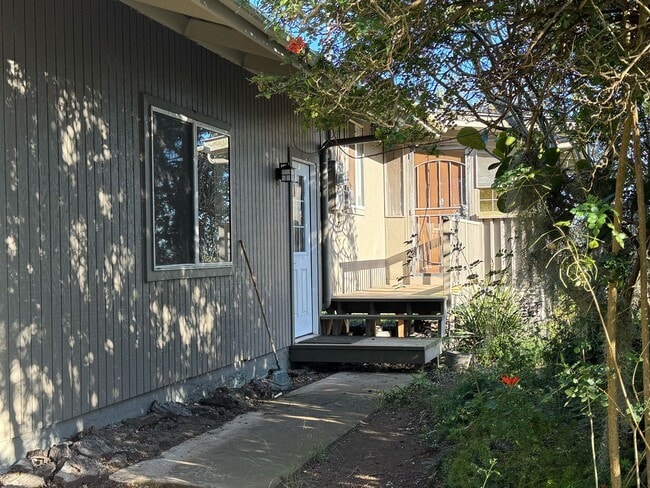 Building Photo - Oceanview Home
