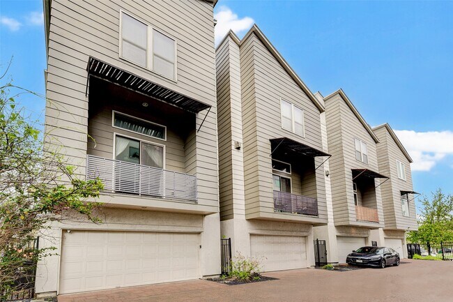 Photo - 2004 Blodgett St