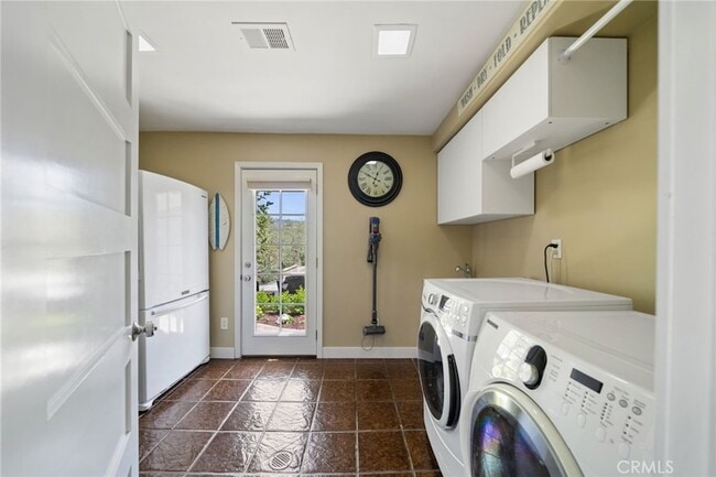 Photo - 215 Monterey Dr