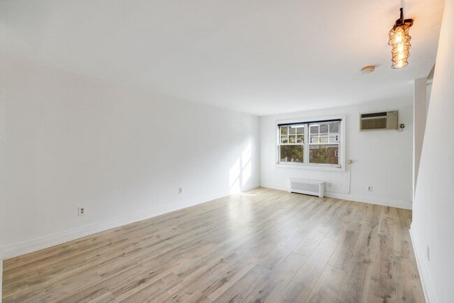 Photo - 25 Hastings Ave Unit B