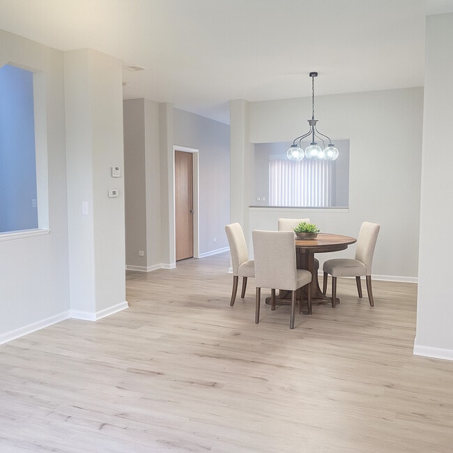 Photo - 518 New Haven Dr