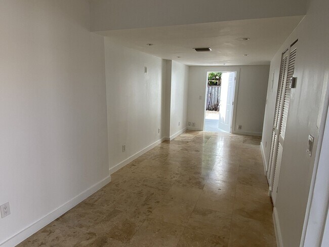 Photo - 2625 NE 32nd St Unidad B