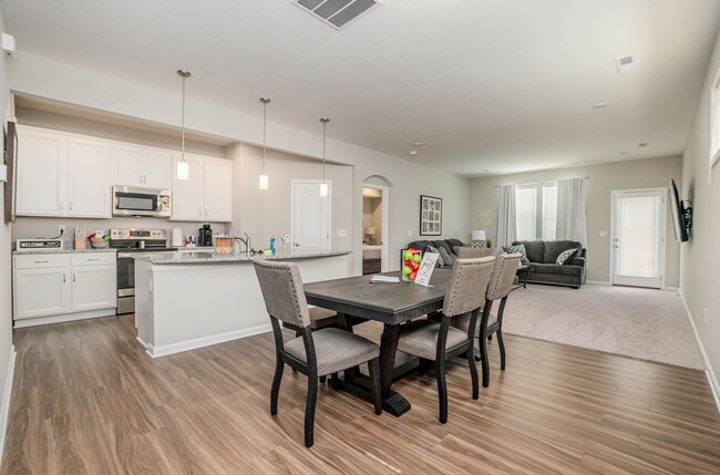 Photo - Fully Furnished Luxury Corporate Rental - ...