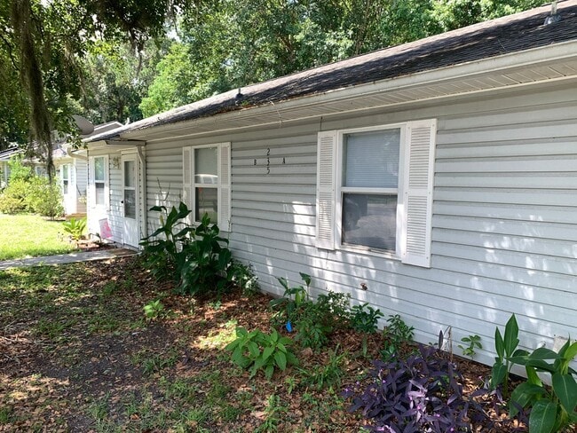 Building Photo - 235 W Lakemont Dr Unit B