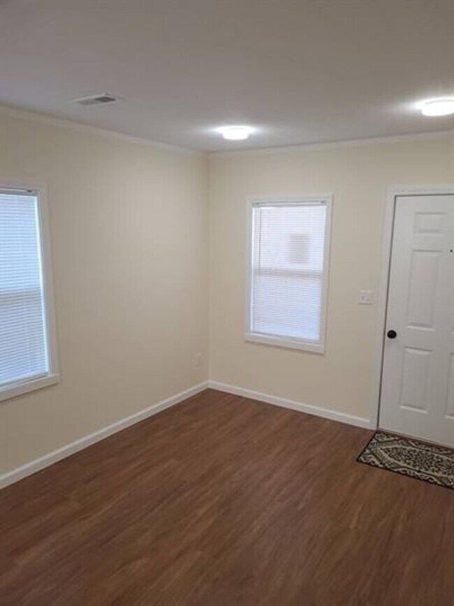 Photo - 1538 Longfield Ave