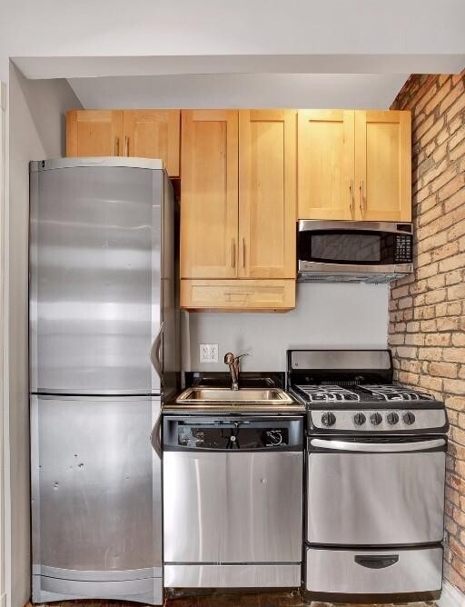 Photo - 521 E 5th St Unit 3C