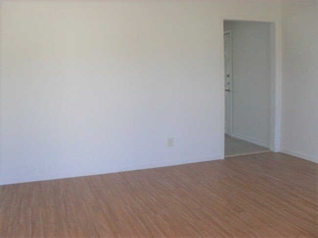 Photo - 703 N 1st St