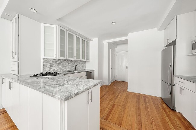 Photo - 235 E 22nd St