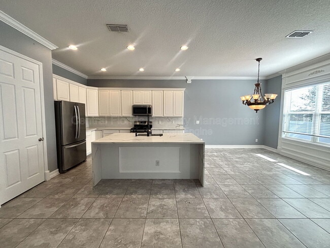 Photo - 984 Maypole Dr