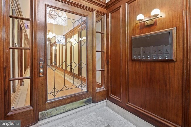 Building Photo - 812 Park Ave Unit 2FR Rental