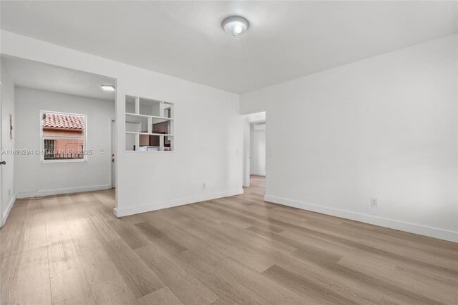 Photo - 4851 NW 15th Ave Unidad 1