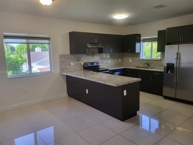 Building Photo - 1027 SW 11th Ave Unit 1027