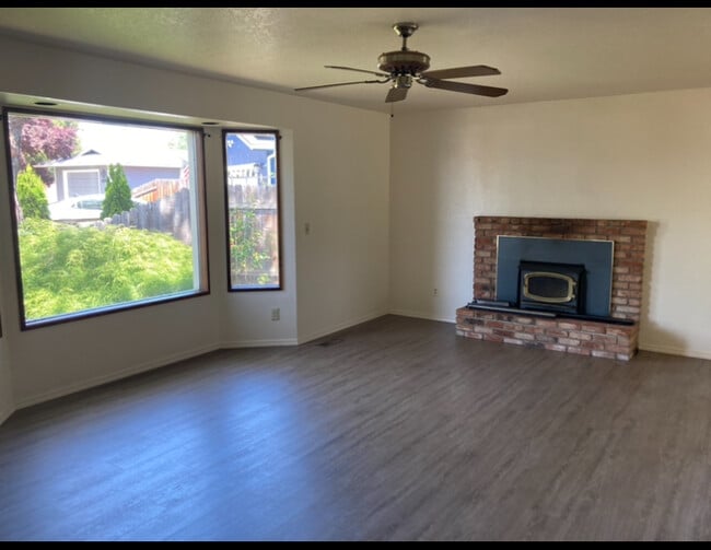 2200 Smokethorn Way Rental House Rental in Medford, OR