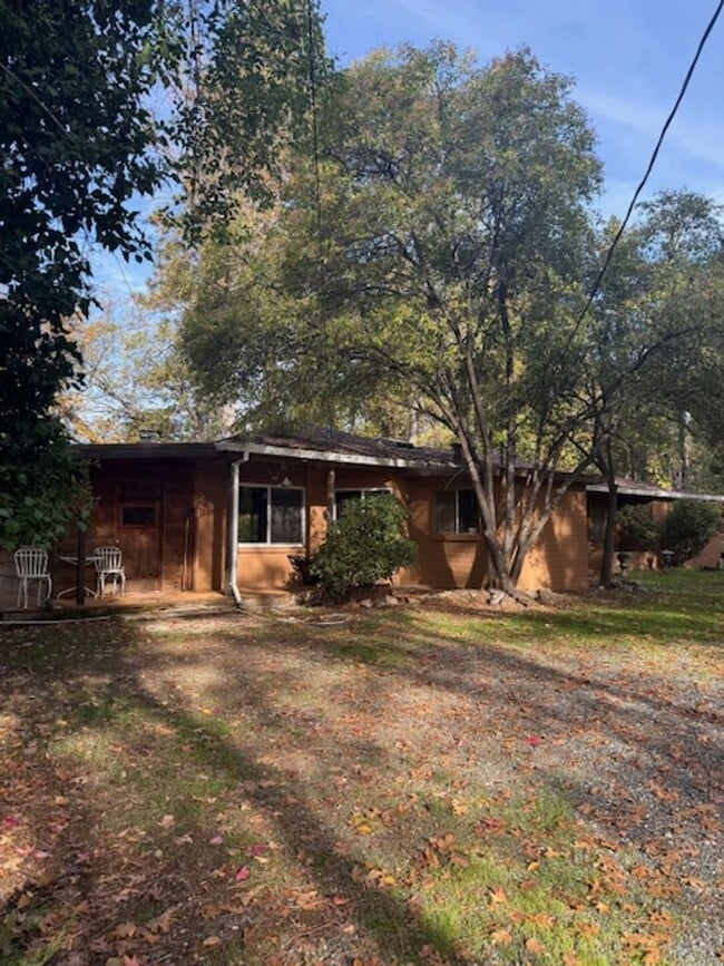 Building Photo - 3BD/2BA Home in Meadow Vista