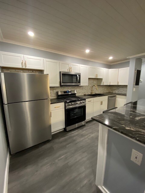 Photo - 1924 E Genesee St