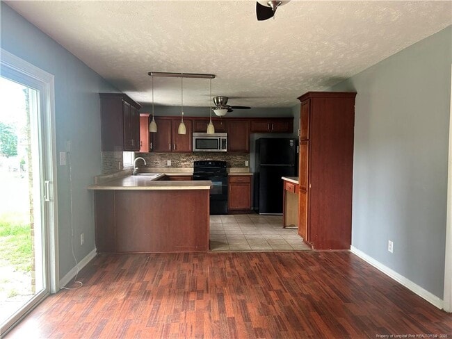 Photo - 7430 Southgate Rd